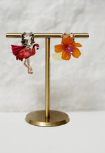 Load image into Gallery viewer, Accessories - Earring : Mismatched Flamingo Pair Pierced Earring

